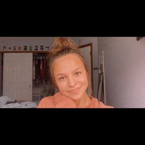 Meet your Posher, Alyssa - Picture 1 of 1